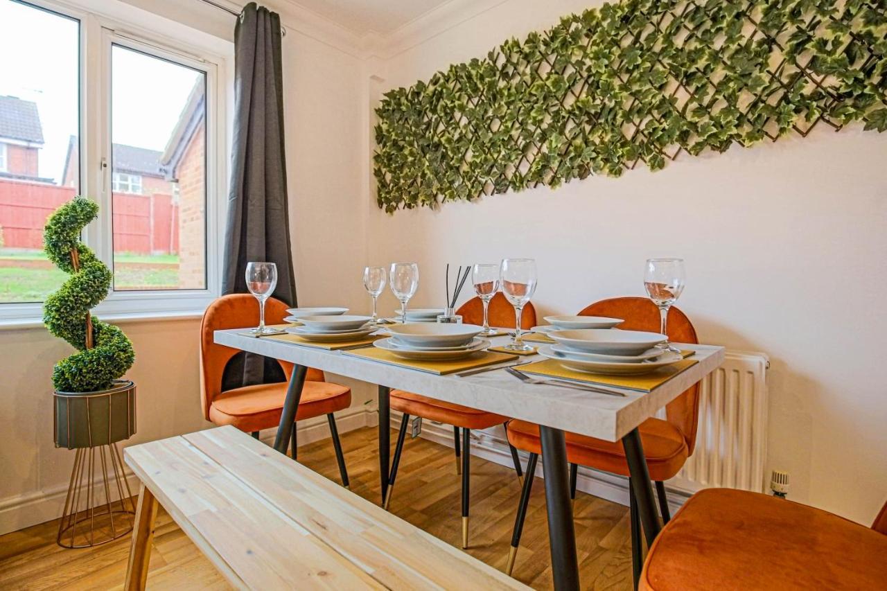 Detached House - Centre Location - Free Parking, Garden, Smart Tvs With Netflix By Yoko Holiday home